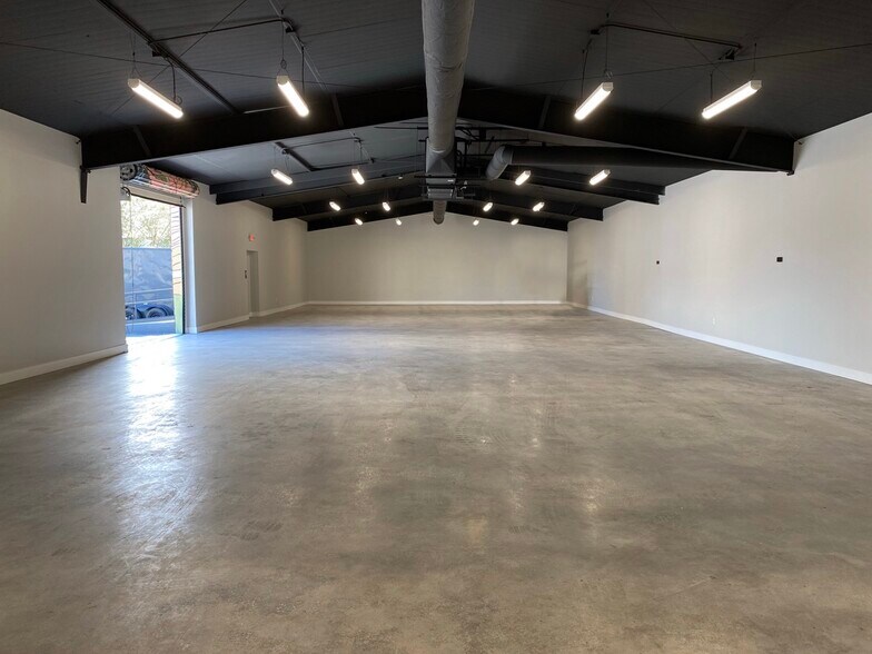 More Photos Of 1730 E Duval St, Jacksonville Showroom For Lease
