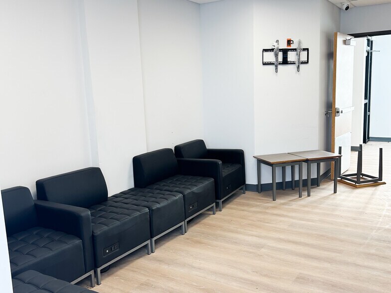 More Photos Of 1116 NE 10th St, Abilene Freestanding For Lease