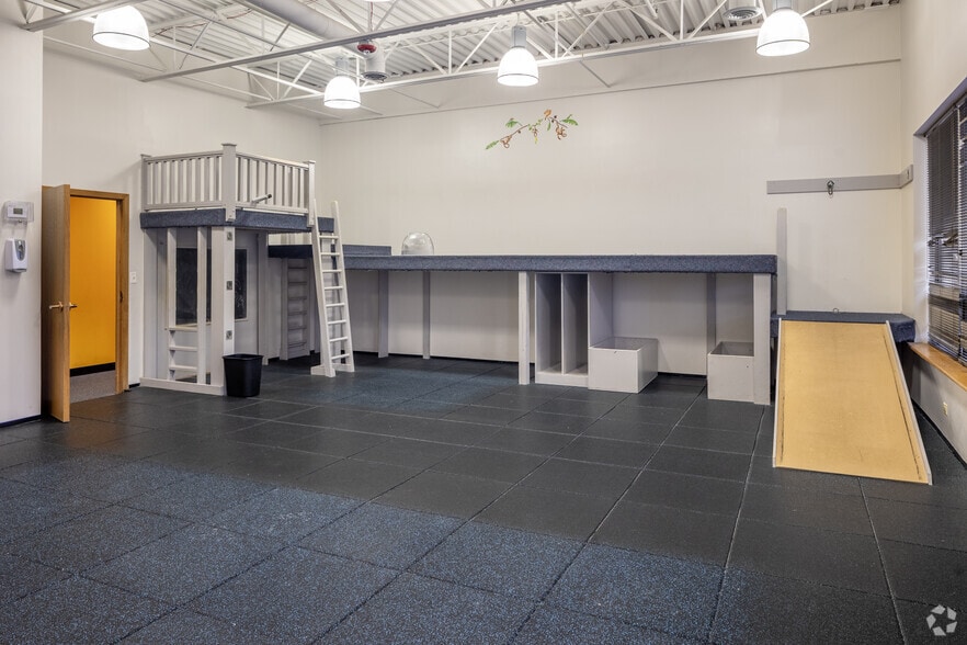 More Photos Of 3105 N Wilke Rd, Arlington Heights Medical For Sale