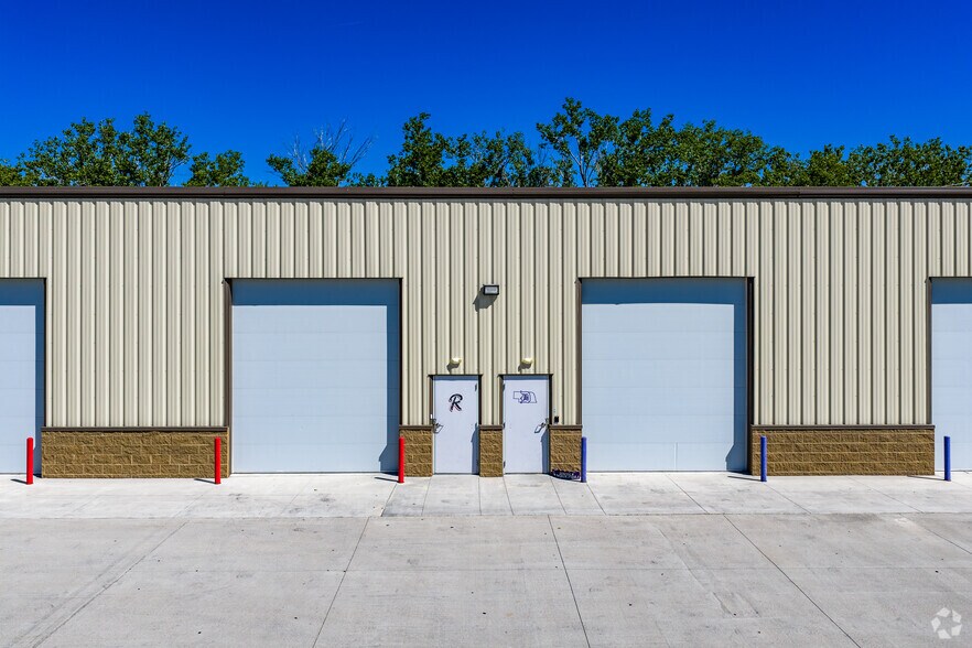 More Photos Of 3240 N 23rd St, Lincoln Industrial For Lease