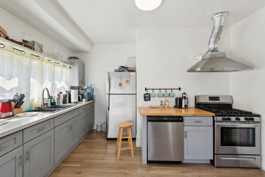 More Photos Of 426 Ivy St, Glendale Apartments For Sale