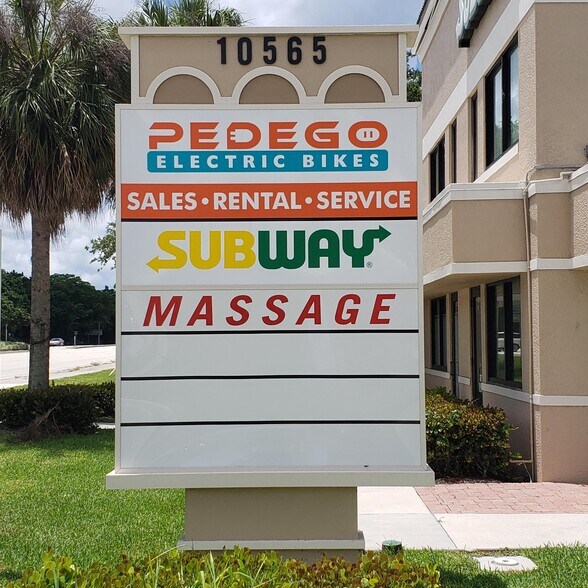 More Photos Of 10561-10565 Tamiami Trl N, Naples Storefront For Lease