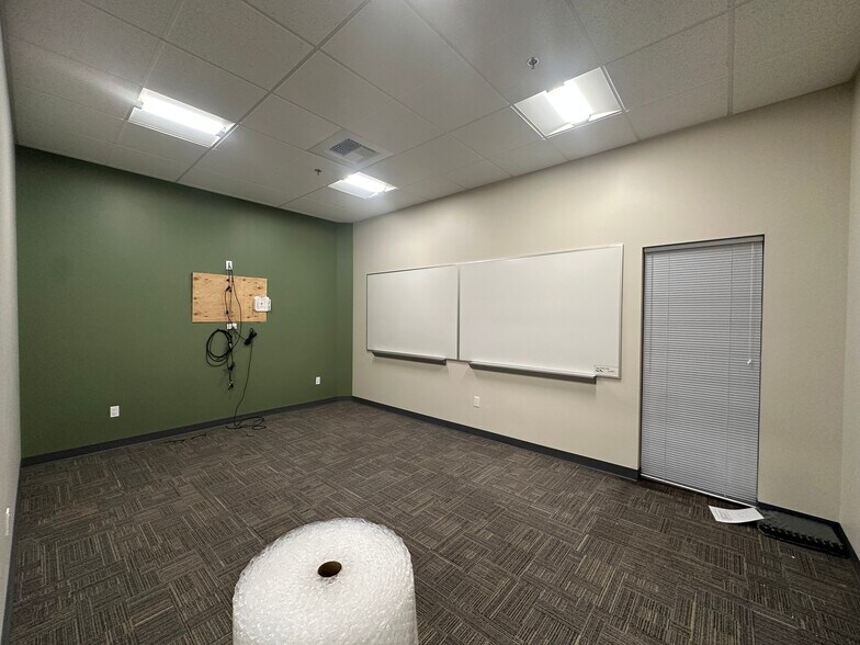 More Photos Of 2049 W Steele Ln, Santa Rosa Warehouse For Sale