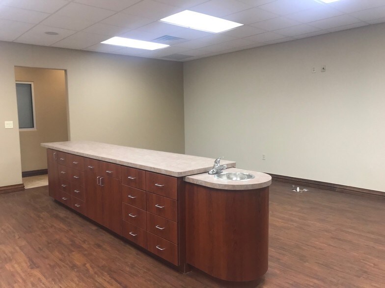 More Photos Of 2567 Valley View Ln, Dallas Medical For Sale