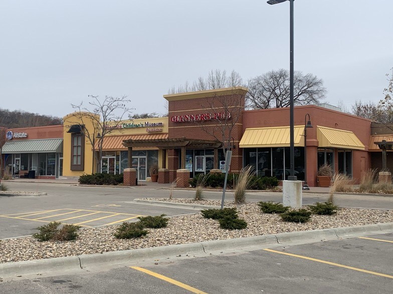 More Photos Of 1641 Broadway Ave N, Rochester Storefront For Lease