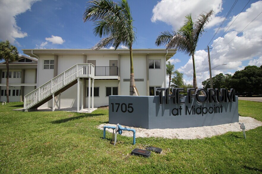 More Photos Of 1705 Colonial Blvd, Fort Myers Medical For Lease