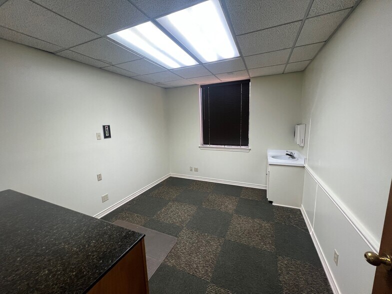 More Photos Of 1509-1601 E Front St, Tyler Medical For Sale