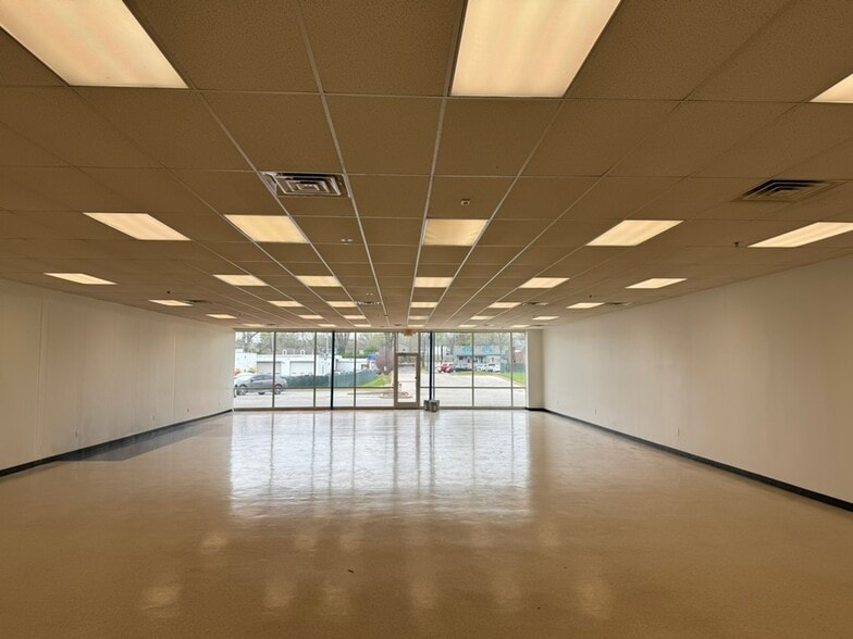 More Photos Of 10006-10056 W Florissant Ave, Saint Louis Storefront For Lease