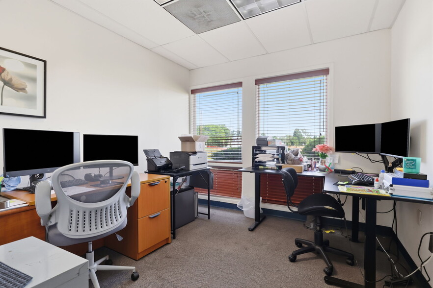 More Photos Of 1568 Woodbourne Rd, Levittown Office For Sale