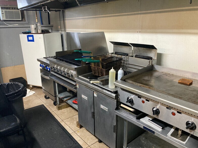 More Photos Of 220 Towner Ave, Larimore Flex For Sale