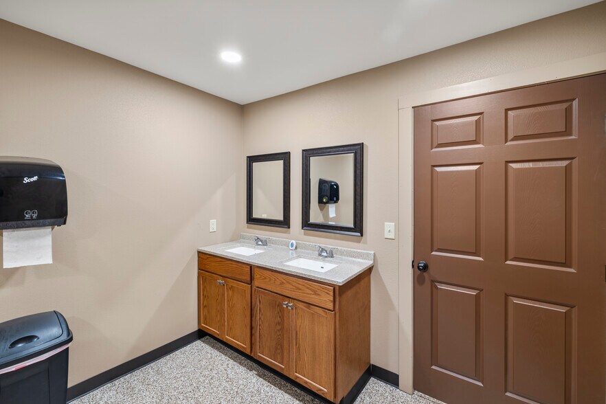 More Photos Of 15185 TX-21, Douglass Department Store For Sale