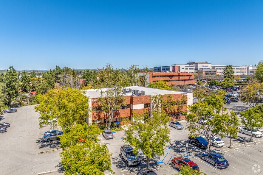 More Photos Of 2100 Lynn Rd, Thousand Oaks Medical For Lease