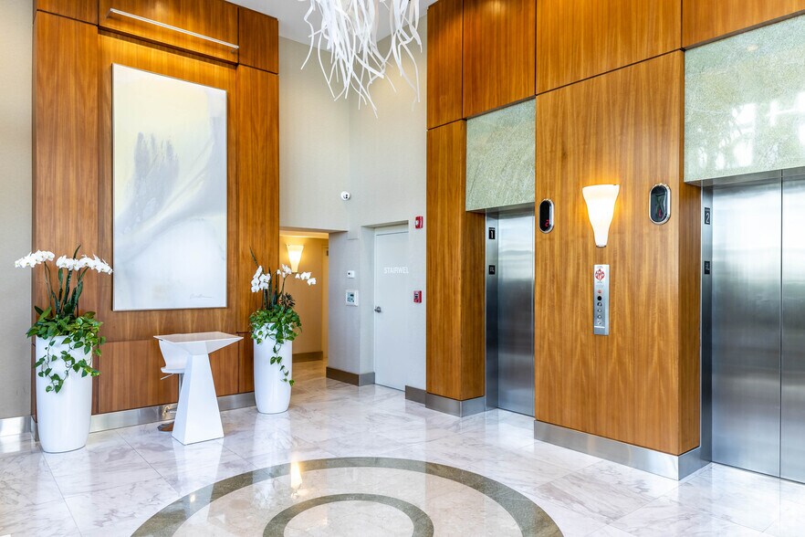 More Photos Of 250 Royal Palm Way, Palm Beach Office For Lease