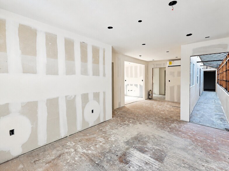 More Photos Of 14426 Friar St, Van Nuys Storefront For Sale