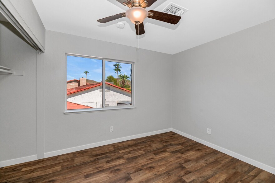 More Photos Of 1927 E Crocus Dr, Phoenix Specialty For Lease