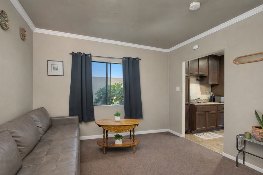 More Photos Of 1543 W 22nd Pl, Los Angeles Multifamily For Sale