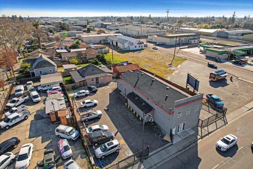 More Photos Of 104 E Lodi Ave, Lodi Storefront Retail Office For Sale