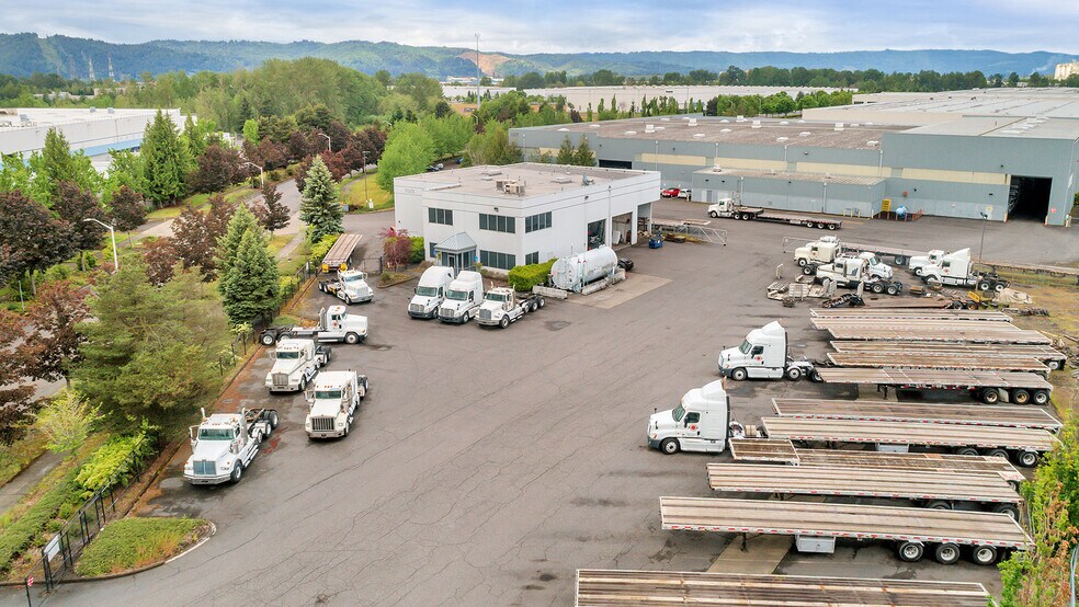 More Photos Of 7025 N Leadbetter Rd, Portland Service For Lease