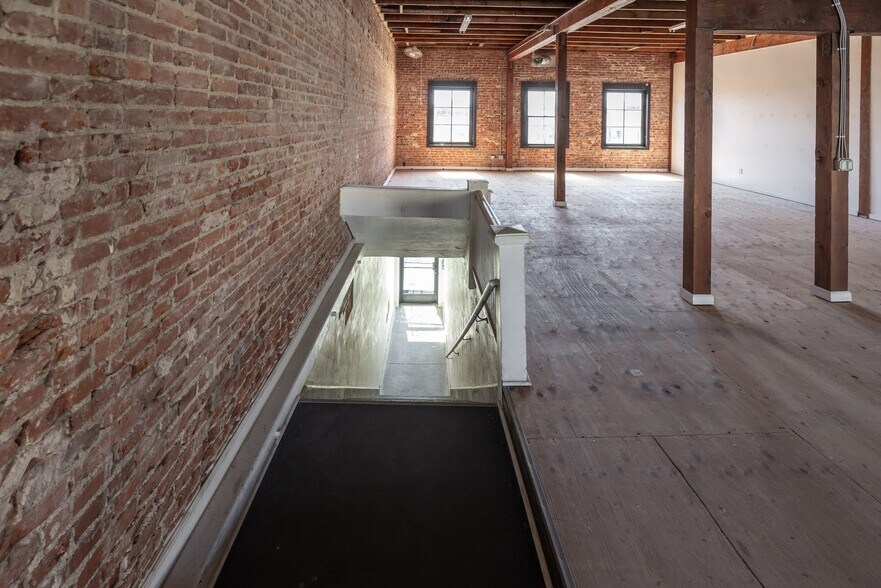 More Photos Of 629 N Western Ave, Los Angeles Office For Lease