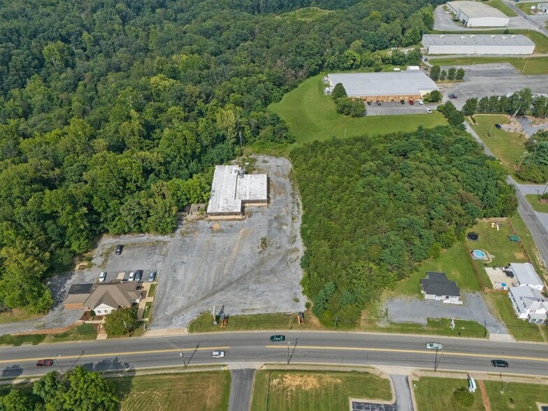 More Photos Of 420 Third Street, Shenandoah Flex For Sale