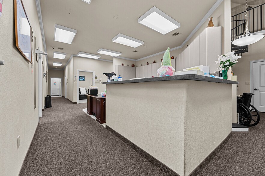 More Photos Of 1115 Kinwest Pky, Irving Medical For Lease