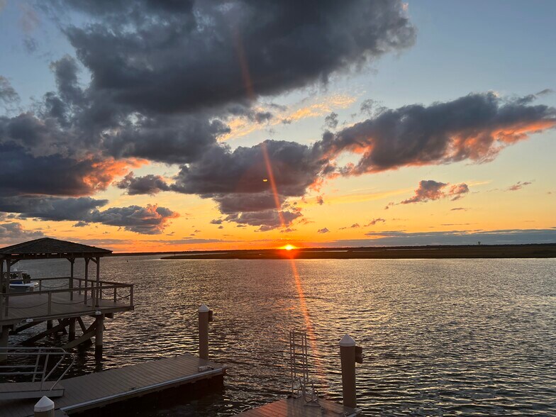 More Photos Of 236 S Bayview Dr, Strathmere Restaurant For Sale