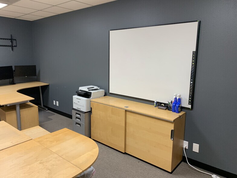 More Photos Of 2570 W 237th St, Torrance Manufacturing For Lease