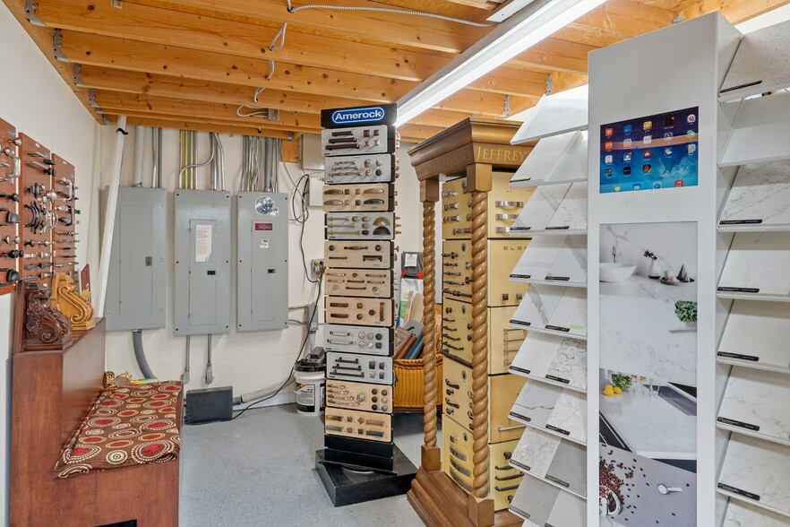 More Photos Of 9926 Denton Ave, Hudson Warehouse For Lease