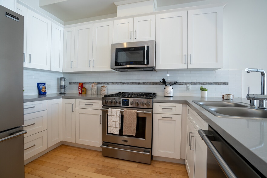 More Photos Of 738 S Ogden Dr, Los Angeles Apartments For Sale