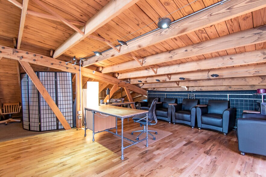 More Photos Of 1703 Darrow St, Evanston Office Residential For Sale