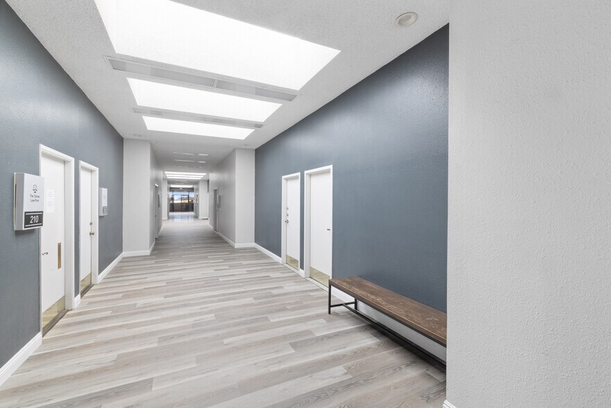 More Photos Of 4550 kearny villa Rd, San Diego Office For Sale