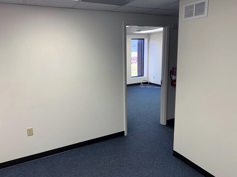More Photos Of 630 Lowther Rd, Lewisberry Office For Lease