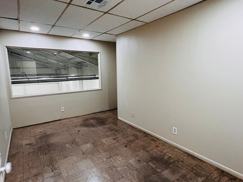 More Photos Of 2219 Fair Park Ave, Los Angeles Warehouse For Lease