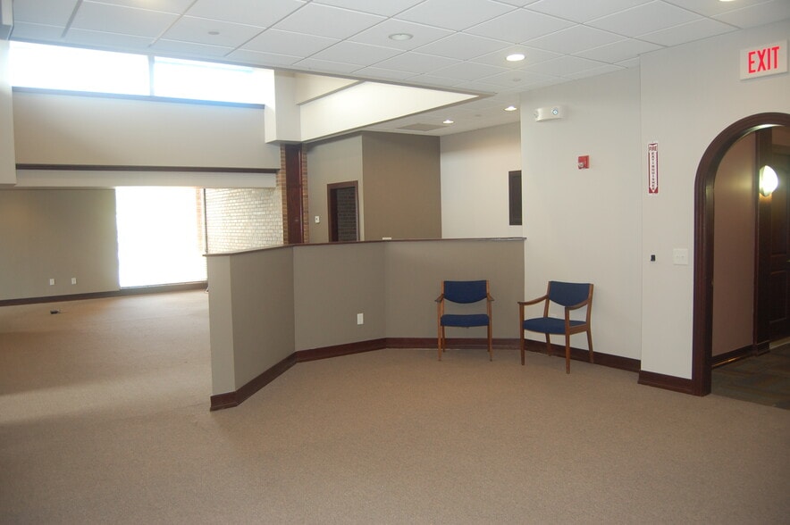 More Photos Of 2465 W Ridge Rd, Rochester Office For Lease