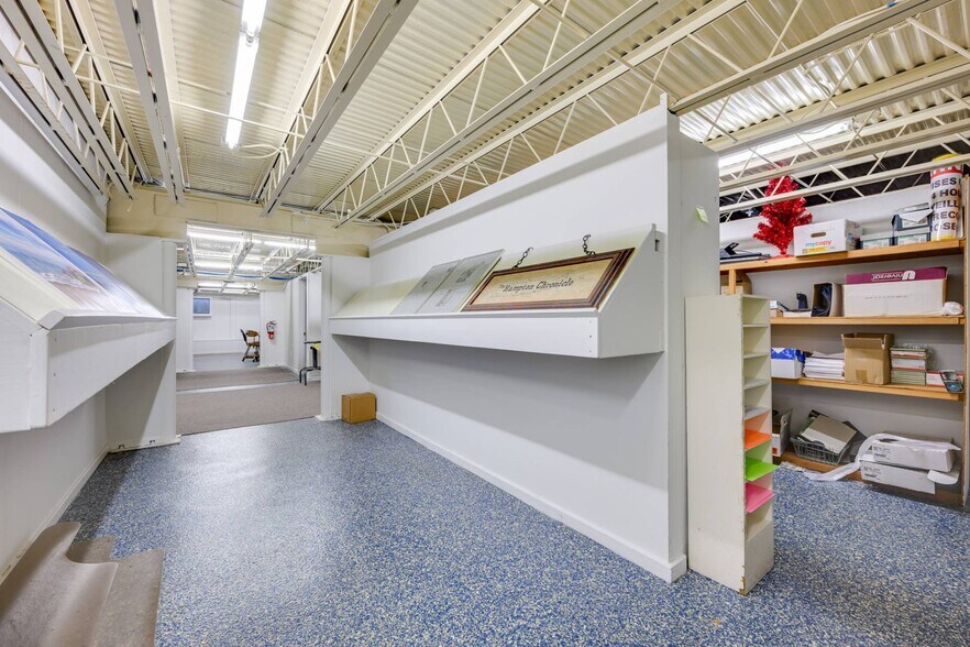 More Photos Of 135 Windmill Ln, Southampton Office For Sale