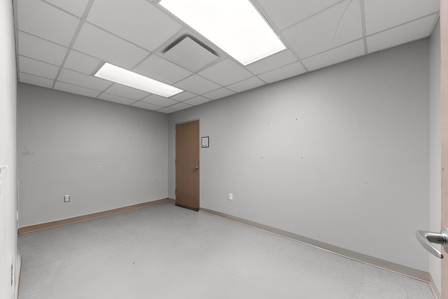 More Photos Of 3828 Avenue N, Galveston Hospital For Lease