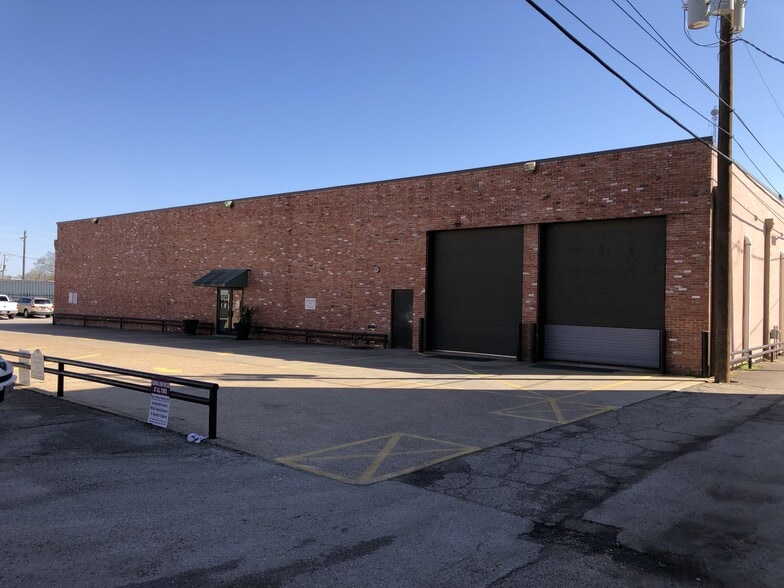 More Photos Of 201 N Pacific St, Conroe Freestanding For Lease