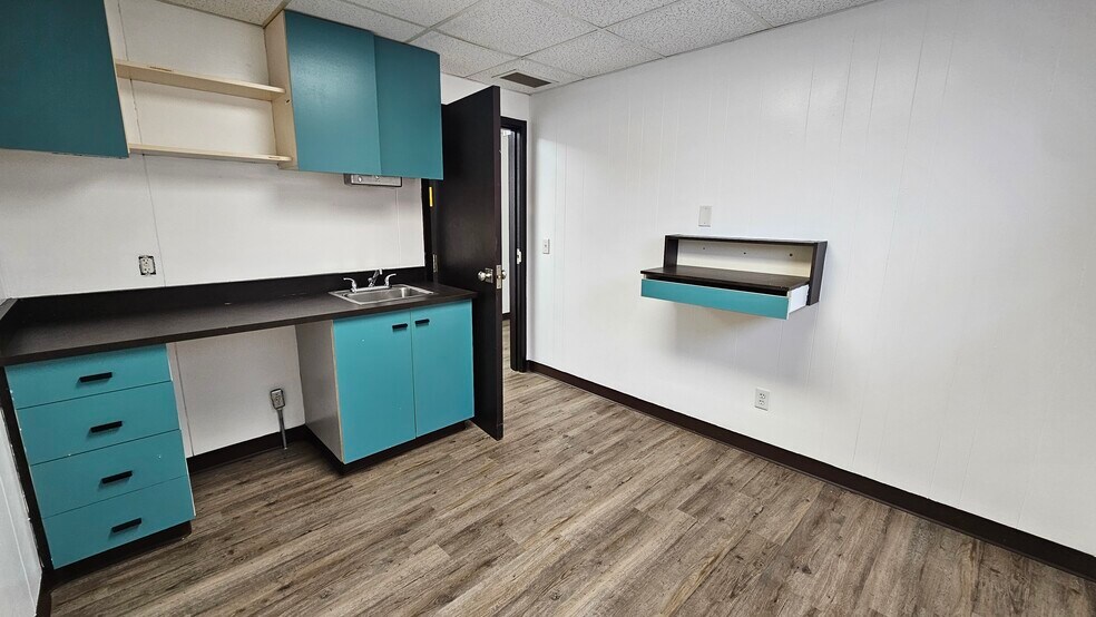 More Photos Of 700 S Main St, Grove Medical For Sale