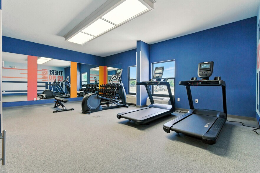 More Photos Of 16555 Midland Dr, Shawnee Hotel For Sale