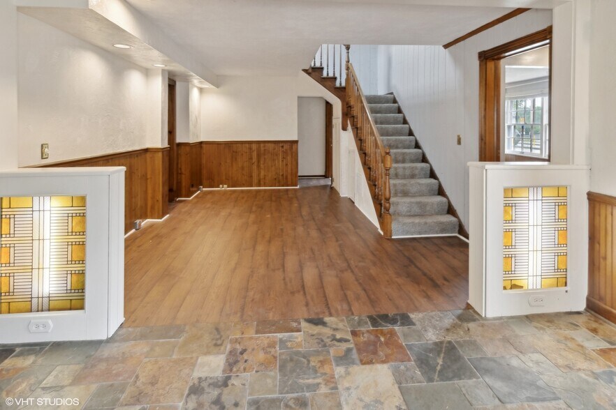 More Photos Of 438 N Hough St, Barrington Office For Sale