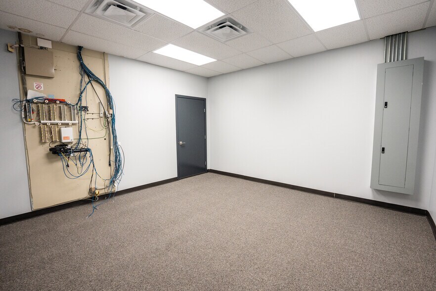 More Photos Of 1120 Toro Grande, Cedar Park Light Distribution For Sale