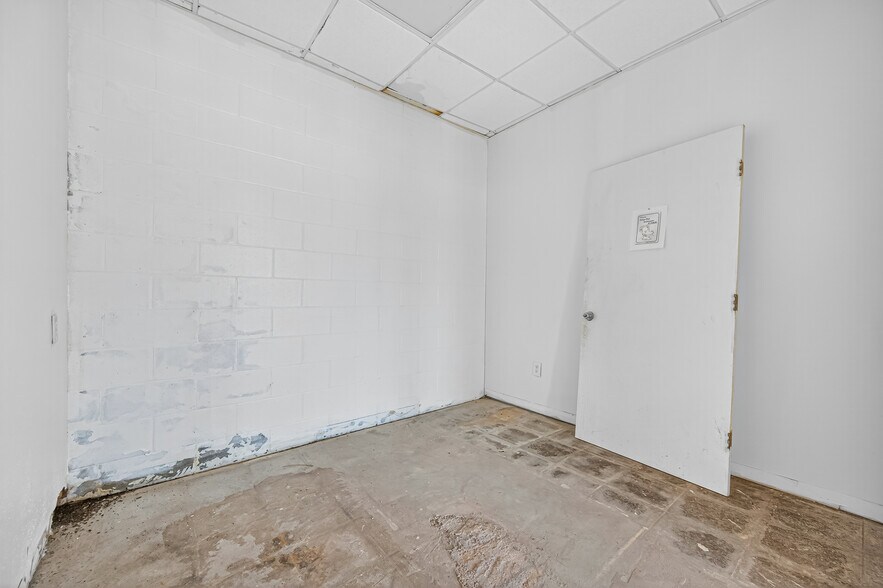 More Photos Of 11511 Jones Rd, Houston Freestanding For Sale