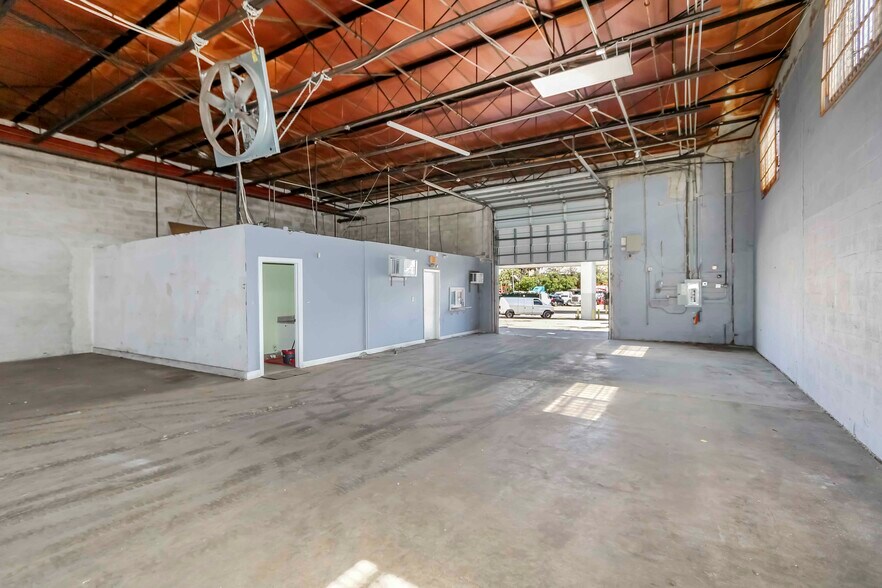 More Photos Of 540-550 W 20th St, Hialeah Warehouse For Lease