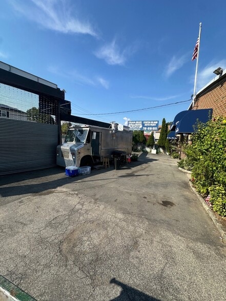 More Photos Of 111 Jewett Ave, Staten Island Industrial For Lease