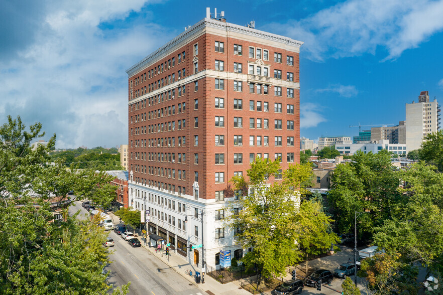 Primary Photo Of 5496 S Hyde Park Blvd, Chicago Apartments For Lease