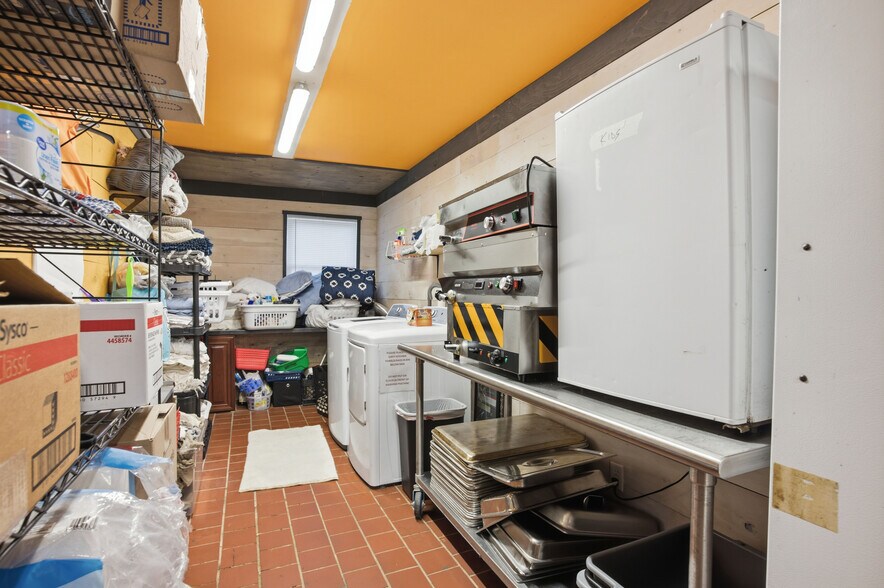 More Photos Of E13887 Highway DL, Merrimac Specialty For Sale