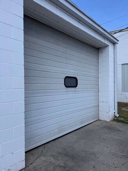 More Photos Of 717 N 2nd St, Vincennes Warehouse For Lease