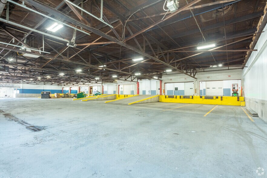 More Photos Of 6361 Thompson Rd, Syracuse Manufacturing For Lease
