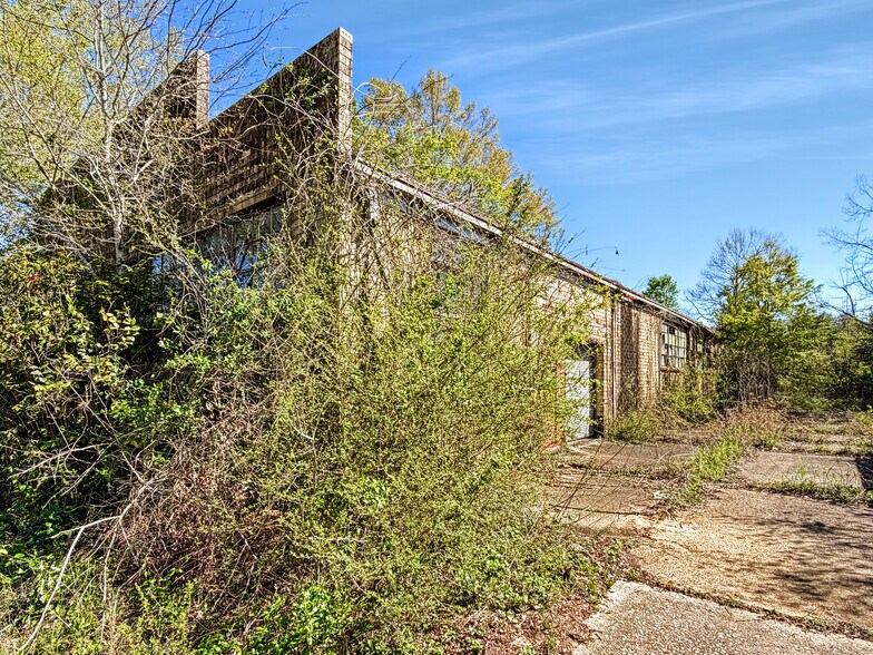 More Photos Of 206 E 2nd St, Deridder Industrial For Sale