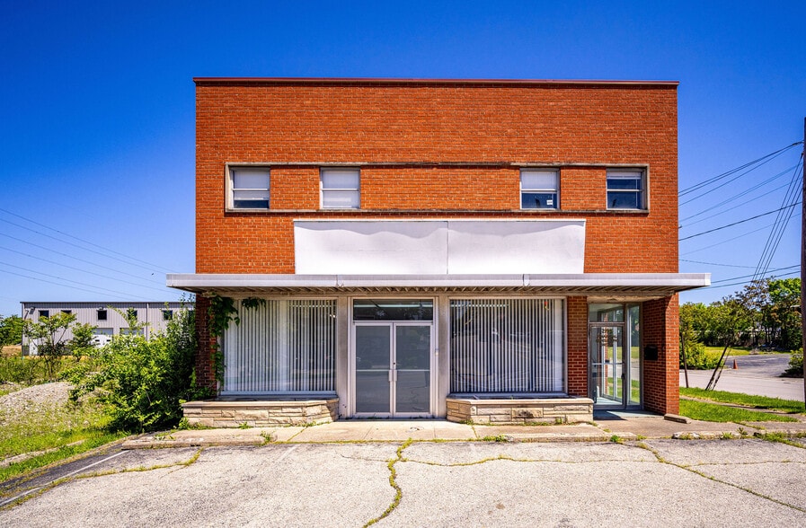 More Photos Of 2198 Losantiville Ave, Cincinnati Storefront Retail Office For Lease